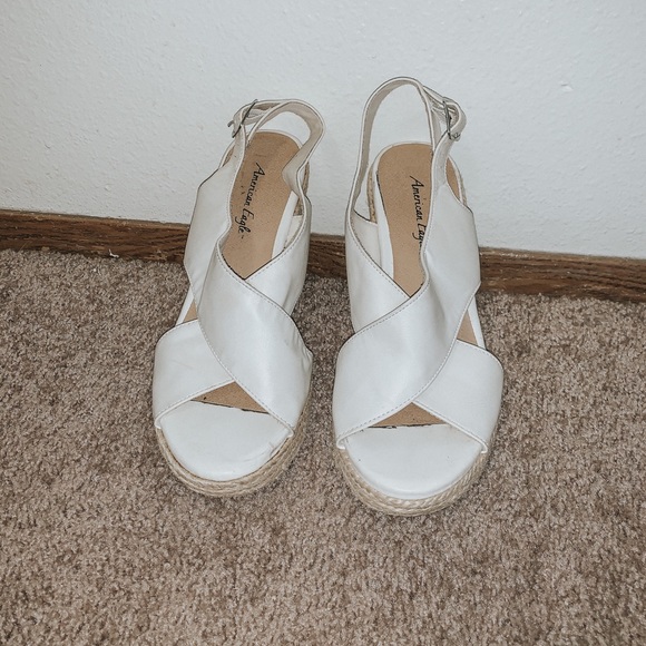 Wedges/ heels - Picture 1 of 2